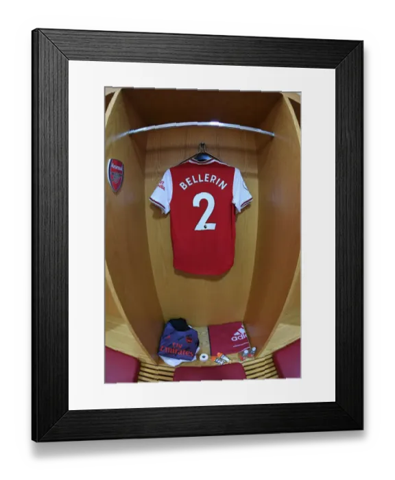Framed Print : Arsenal's Hector Bellerin in the Changing Room Before Arsenal v Everton (2019-20) Framed Print : Arsenal's Hector Bellerin in the Changing Room Before Arsenal v Everton (2019-20)