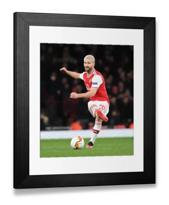 Framed Print : Mustafi in Focus: Arsenal's Showdown Against Olympiacos in Europa League Framed Print : Mustafi in Focus: Arsenal's Showdown Against Olympiacos in Europa League