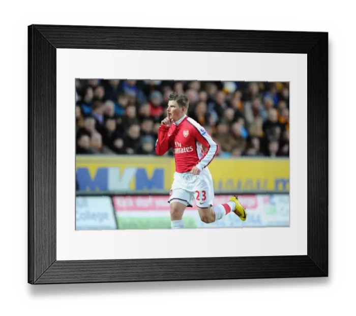 Framed Print : Arsene Wenger's Arsenal: Andrey Arshavin's Debut Goal Secures Dramatic 1-2 Victory Over Hull City