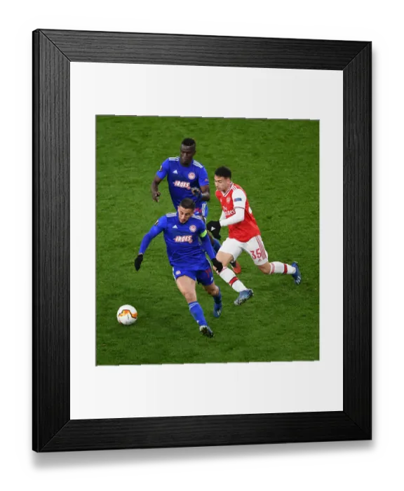 Framed Print : Martinelli's Battle: Arsenal vs Olympiacos in Europa League Clash (2019-20) Framed Print : Martinelli's Battle: Arsenal vs Olympiacos in Europa League Clash (2019-20)