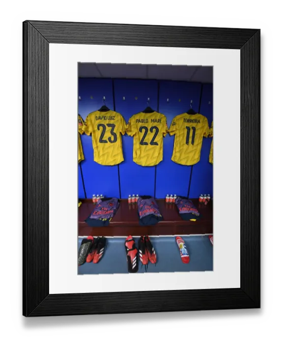 Framed Print : Behind the Scenes: Arsenal's FA Cup Fifth Round Preparations at Portsmouth's Fratton Park