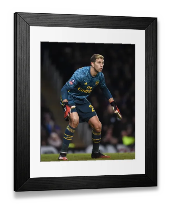 Framed Print : Arsenal's Emi Martinez in Action: FA Cup Battle at Portsmouth
