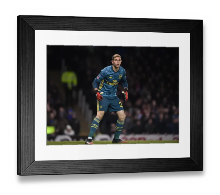 Framed Print : Arsenal's Emi Martinez in Action: Portsmouth FA Cup Showdown