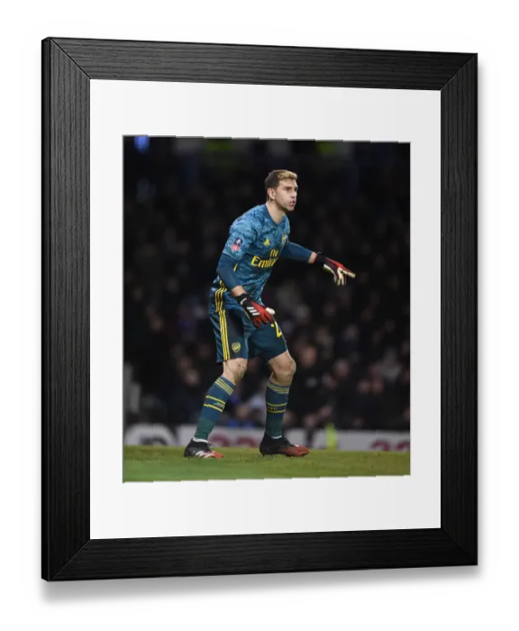 Framed Print : Arsenal's Emi Martinez in Action: FA Cup Battle at Portsmouth