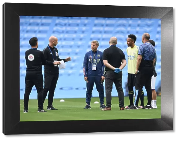 Arsenal's Aubameyang and Assistant Coach Round Prepare for Manchester City Showdown (Premier League 2019-20)