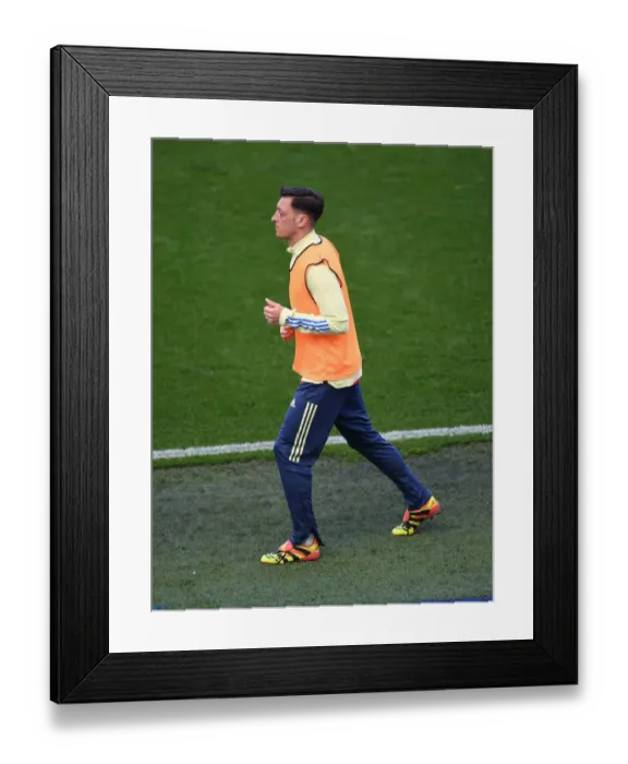 Framed Print : Mesut Ozil Warming Up: Brighton & Hove Albion vs. Arsenal FC, Premier League 2019-2020 Framed Print : Mesut Ozil Warming Up: Brighton & Hove Albion vs. Arsenal FC, Premier League 2019-2020