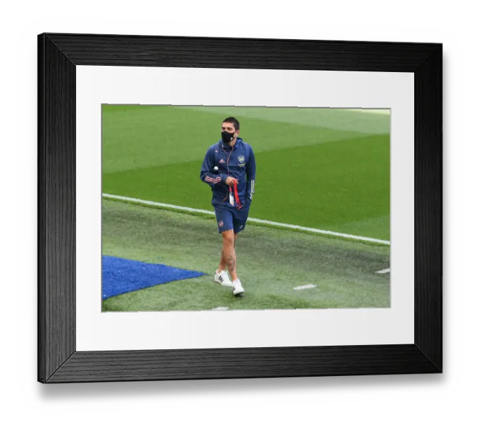 Framed Print : Arsenal's Hector Bellerin Arrives at Brighton & Hove Albion Stadium for Premier League Clash (2020)