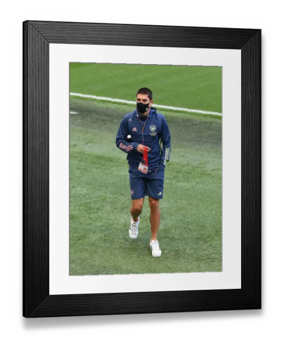 Framed Print : Arsenal's Hector Bellerin Heads to American Express Community Stadium for Brighton Clash (Brighton & Hove Albion vs Arsenal, Premier League 2019-20)