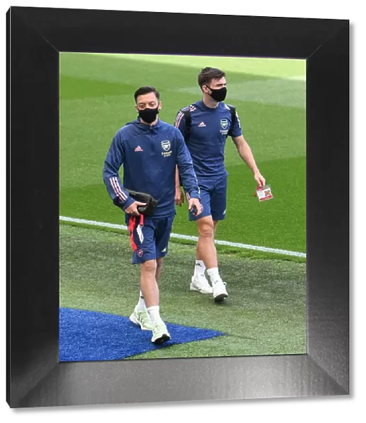 Arsenal Players Mesut Ozil and Kieran Tierney Arrive at Brighton & Hove Albion Stadium (2020)