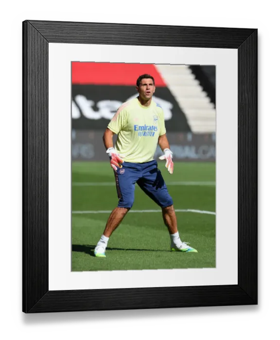 Framed Print : Emi Martinez Gears Up: Southampton vs Arsenal, Premier League 2019-2020