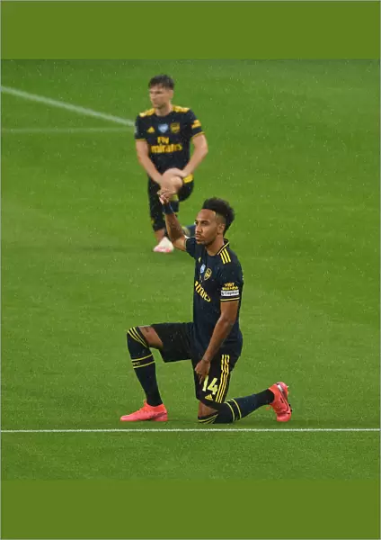 Arsenal's Aubameyang Kneels Before Manchester City: Premier League Clash (2019-20)