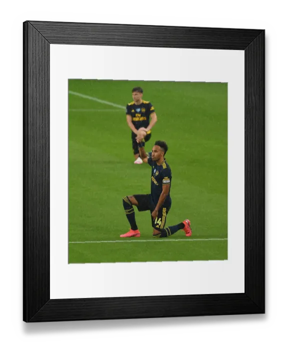 Framed Print : Arsenal's Aubameyang Kneels Before Manchester City: Premier League Clash (2019-20) Framed Print : Arsenal's Aubameyang Kneels Before Manchester City: Premier League Clash (2019-20)