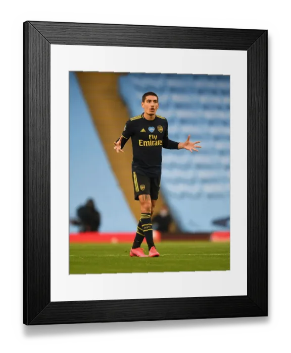 Framed Print : Arsenal's Hector Bellerin Goes Head-to-Head with Manchester City in Premier League Clash