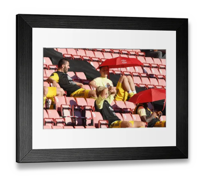 Framed Print : Arsenal Substitutes Kolasinac and Ozil at Southampton's St Marys Stadium (Premier League 2019-20) Framed Print : Arsenal Substitutes Kolasinac and Ozil at Southampton's St Marys Stadium (Premier League 2019-20)