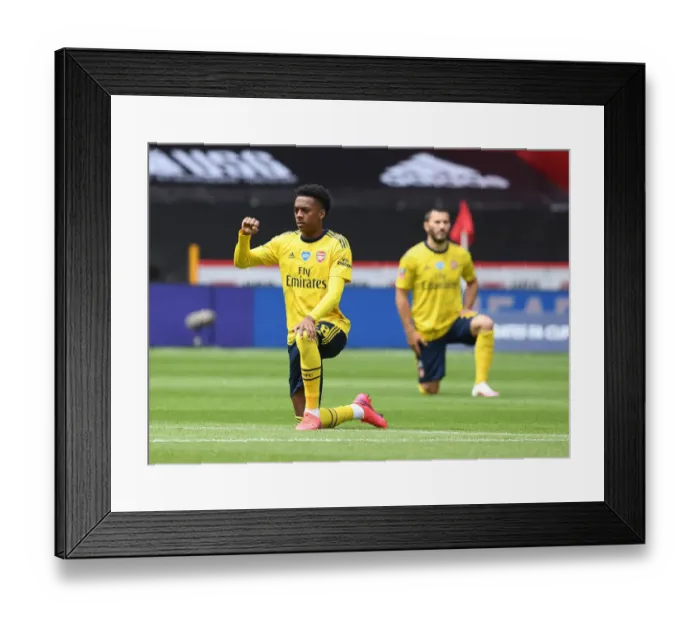 Framed Print : Arsenal's Joe Willock Kneels Before FA Cup Quarterfinal vs Sheffield United Framed Print : Arsenal's Joe Willock Kneels Before FA Cup Quarterfinal vs Sheffield United