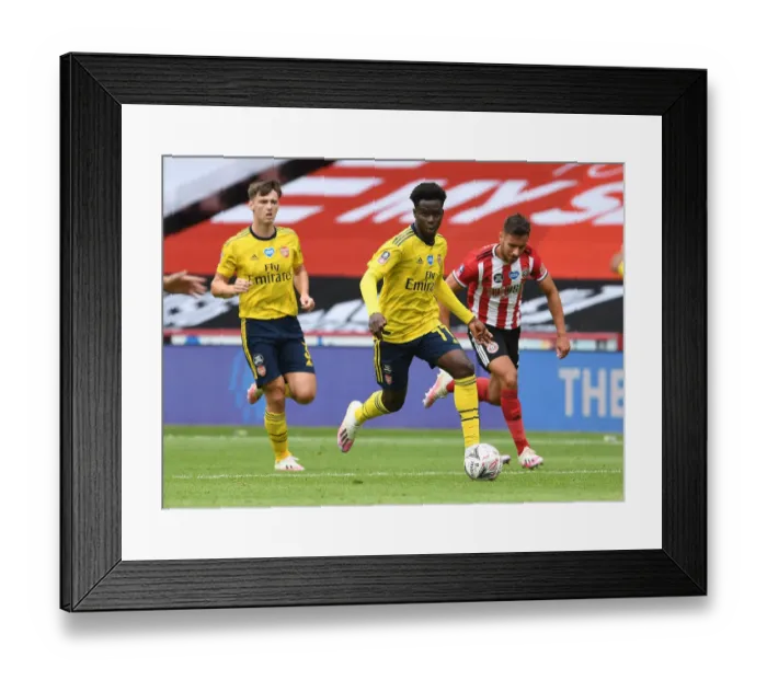 Framed Print : Bukayo Saka in Action: Arsenal's FA Cup Battle against Sheffield United