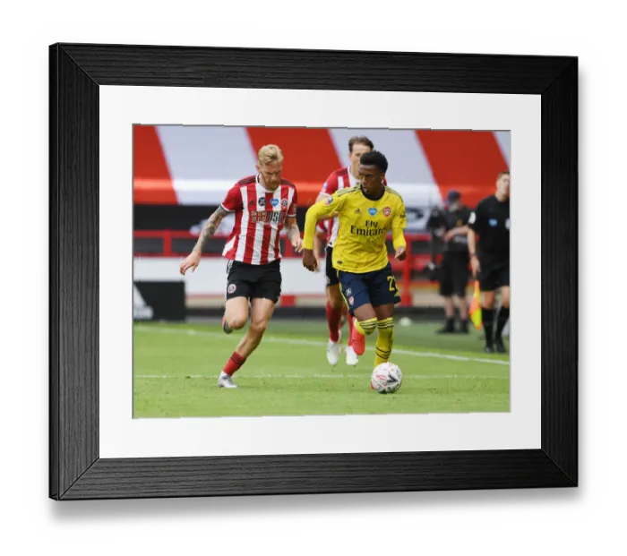 Framed Print : Arsenal's Joe Willock Outmaneuvers Sheffield United's Olivier McBurnie in FA Cup Quarterfinal