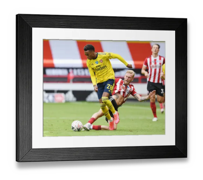 Framed Print : Joe Willock Breaks Past Olivier McBurnie: Arsenal's FA Cup Quarterfinal Victory over Sheffield United