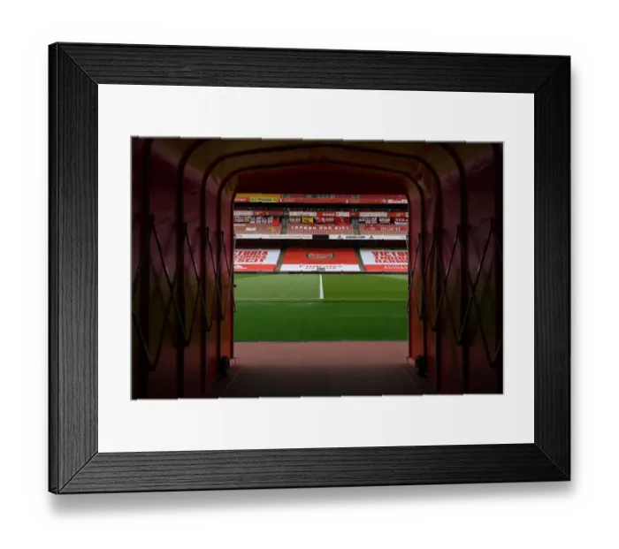 Framed Print : Arsenal vs Leicester: Premier League Clash at Emirates Stadium