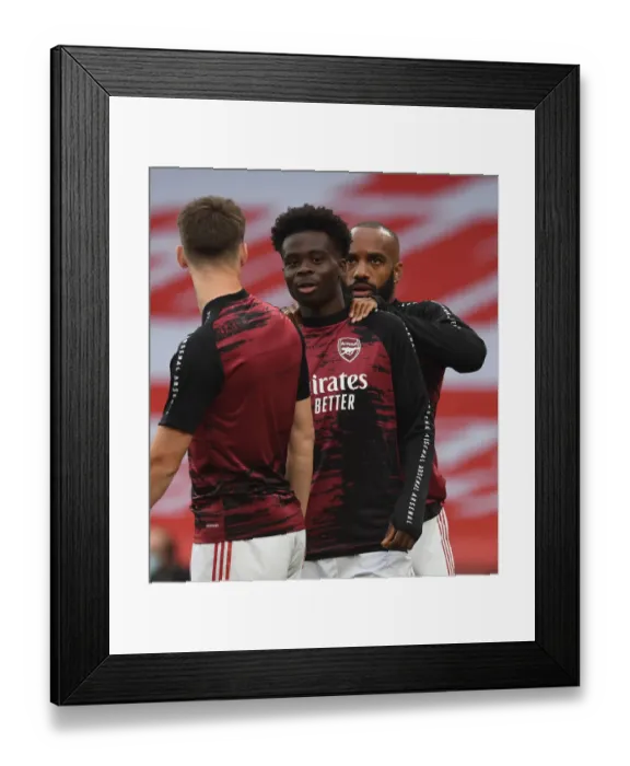Framed Print : Arsenal's Bukayo Saka Warming Up Ahead of Arsenal v Leicester City Premier League Clash