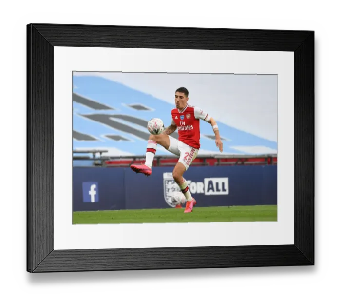 Framed Print : Arsenal's Hector Bellerin in FA Cup Semi-Final Clash Against Manchester City Framed Print : Arsenal's Hector Bellerin in FA Cup Semi-Final Clash Against Manchester City