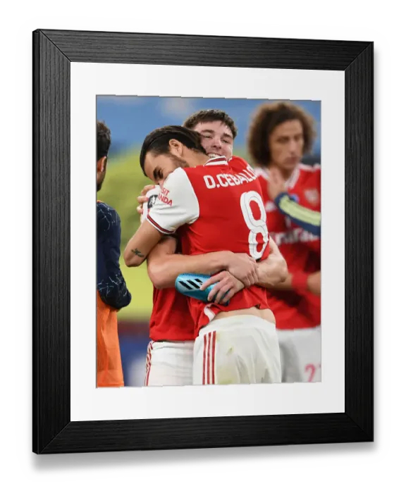 Framed Print : Arsenal's FA Cup Triumph: Celebrating Over Manchester City