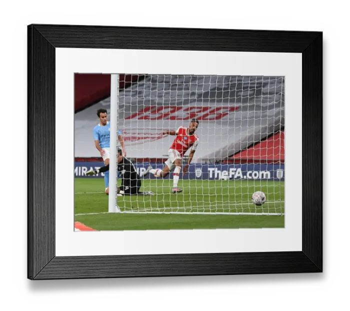 Framed Print : Dramatic FA Cup Semi-Final Moment: Aubameyang Scores for Arsenal Against Manchester City