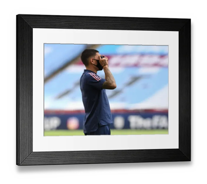 Framed Print : Arsenal's Hector Bellerin Prepares for FA Cup Semi-Final Showdown Against Manchester City Framed Print : Arsenal's Hector Bellerin Prepares for FA Cup Semi-Final Showdown Against Manchester City