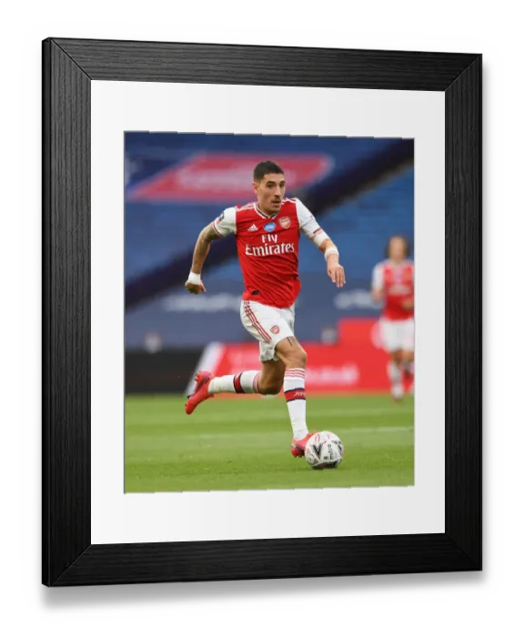 Framed Print : Arsenal's Hector Bellerin in FA Cup Semi-Final Showdown Against Manchester City
