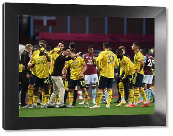 Mikel Arteta Gives Strategic Instructions to Arsenal Team during Aston Villa vs Arsenal Match (July 2020)