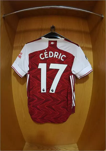Arsenal FC: Pre-Match Rituals - Arsenal Shirt in Emirates Stadium Changing Room (Arsenal v Watford, 2019-20)