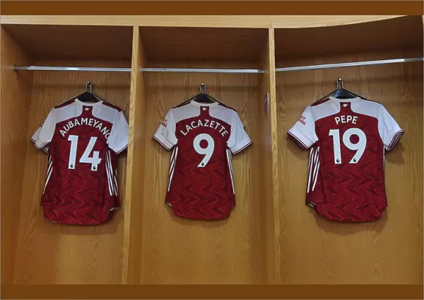 Arsenal FC Strikers: Aubameyang, Lacazette, Pepe - United Pre-Match Huddle in Arsenal Changing Room (2019-20)