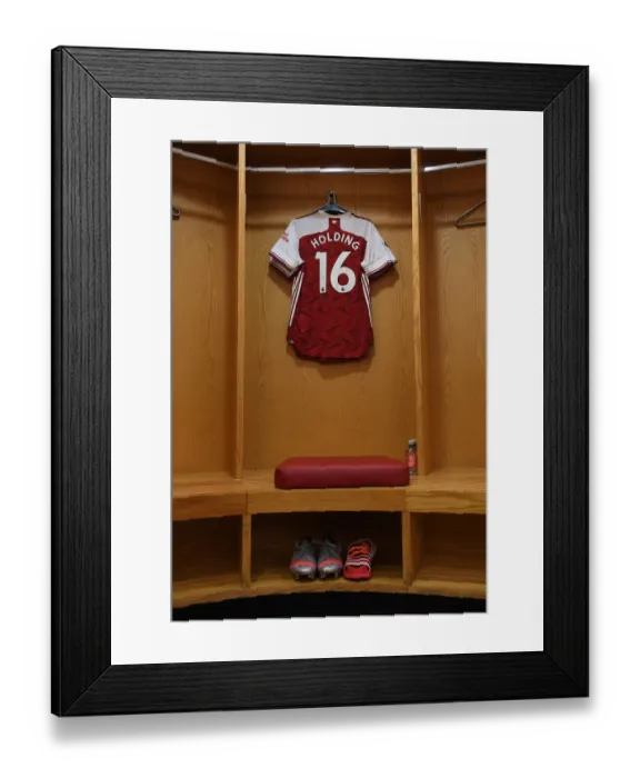 Framed Print : Arsenal: Rob Holding Prepares for Arsenal v Watford (2019-20) Framed Print : Arsenal: Rob Holding Prepares for Arsenal v Watford (2019-20)