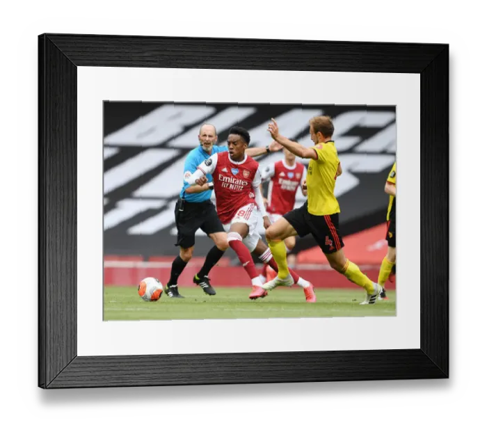 Framed Print : Arsenal's Joe Willock Outmaneuvers Watford's Craig Dawson in Premier League Clash