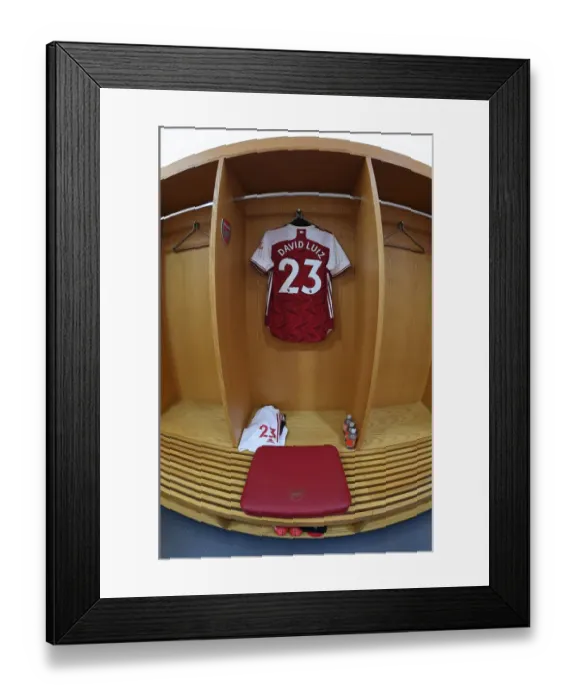 Framed Print : Behind the Scenes: David Luiz's Pre-Match Routine at Arsenal's Changing Room (Arsenal v Watford, 2019-20)
