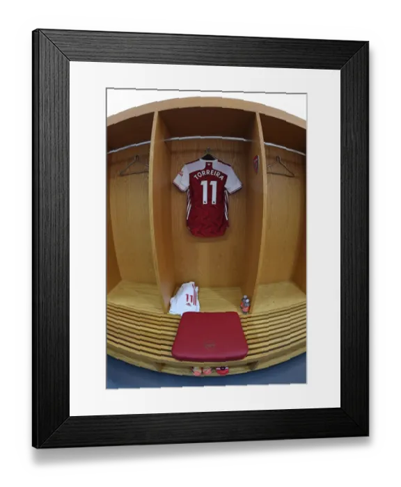 Framed Print : Arsenal FC: Lucas Torreira's Pre-Match Routine vs Watford (2019-20)