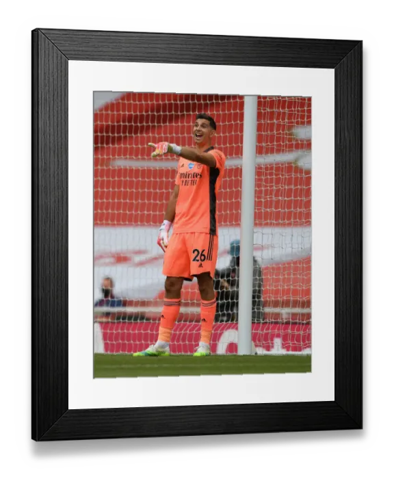 Framed Print : Emi Martinez in Action: Arsenal's Unyielding Performance Against Watford, Premier League 2019-2020