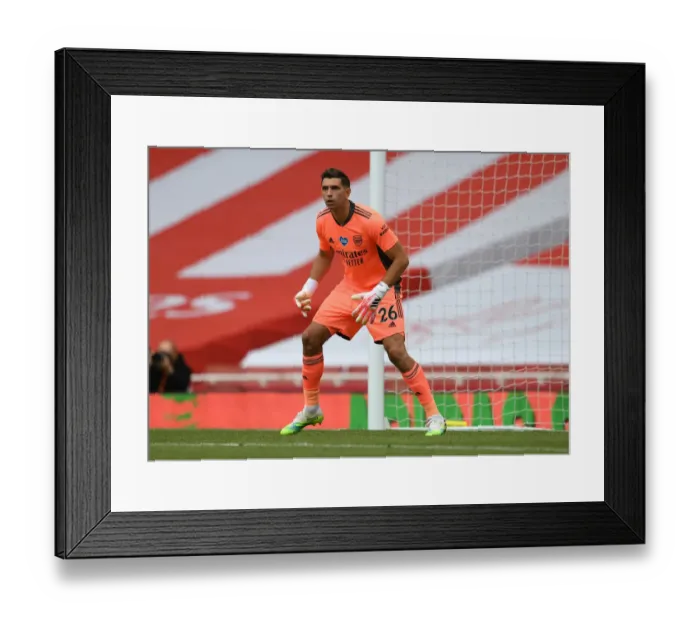 Framed Print : Arsenal's Emi Martinez in Action Against Watford in 2019-20 Premier League Framed Print : Arsenal's Emi Martinez in Action Against Watford in 2019-20 Premier League