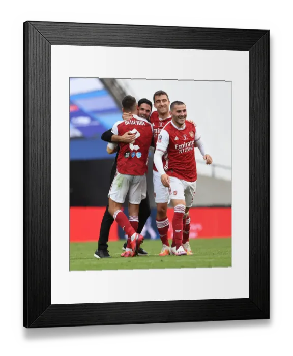 Framed Print : Arsenal Wins Empty FA Cup Final Against Chelsea: Mikel Arteta and Team Lift the Trophy at Wembley Stadium (2020)