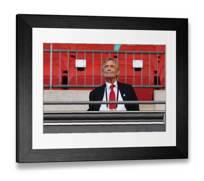 Framed Print : Arsenal's 70-Year Man Ken Friar at Empty FA Cup Final vs Chelsea