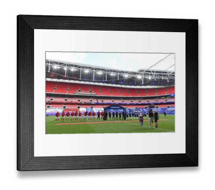 Framed Print : LONDON, ENGLAND - AUGUST 01: The Arsenal and Chelsea teams line up before the FA Cup Final match between Arsenal Framed Print : LONDON, ENGLAND - AUGUST 01: The Arsenal and Chelsea teams line up before the FA Cup Final match between Arsenal