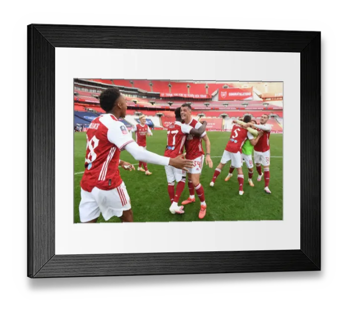 Framed Print : Arsenal vs. Chelsea FA Cup Final at Empty Wembley Stadium: A Historic Match Amidst the Coronavirus Pandemic (2020)