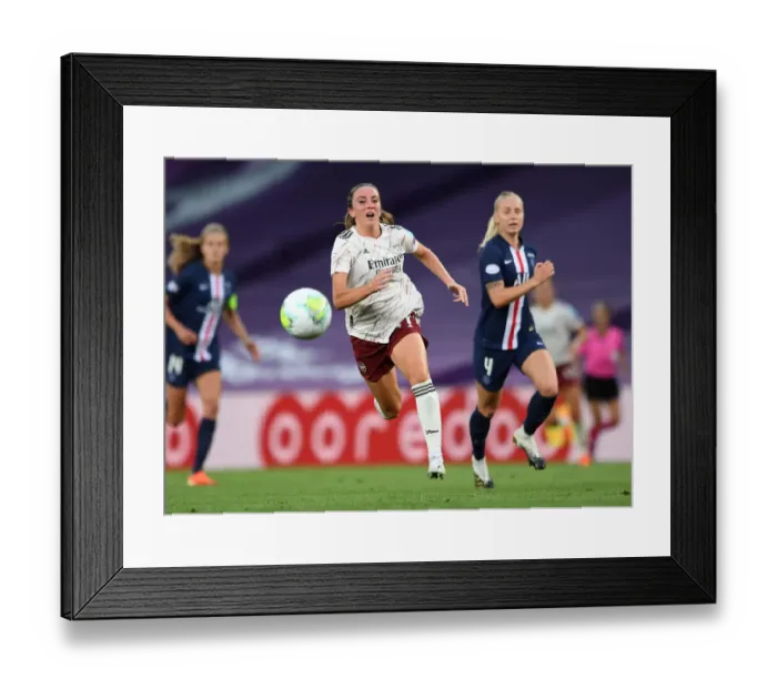Framed Print : Arsenal Women vs Paris Saint-Germain: Battle in the UEFA Women's Champions League Quarterfinals