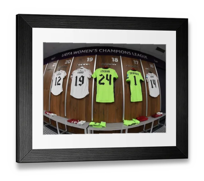 Framed Print : Arsenal Women Prepare for Paris Saint-Germain in UEFA Champions League Quarterfinal