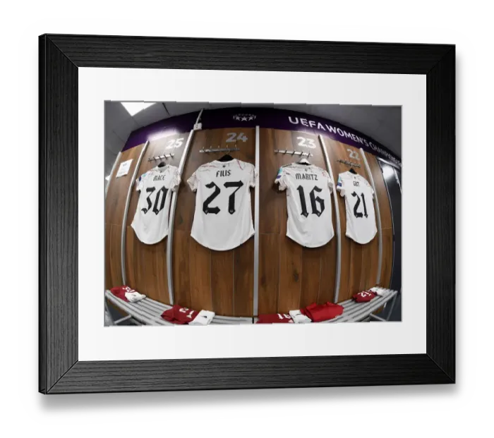 Framed Print : Arsenal Women Ready for Paris Saint-Germain in UEFA Champions League Quarterfinals