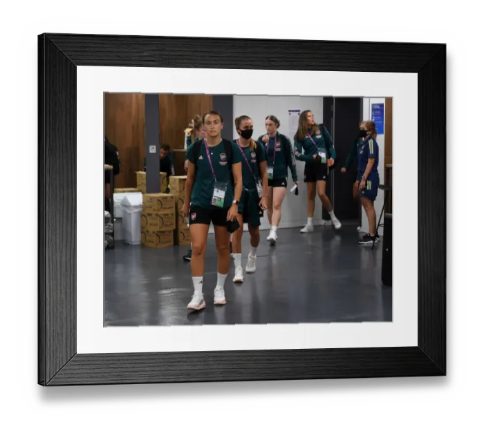 Framed Print : Arsenal Women vs Paris Saint-Germain: Clash in the UEFA Women's Champions League Quarterfinals