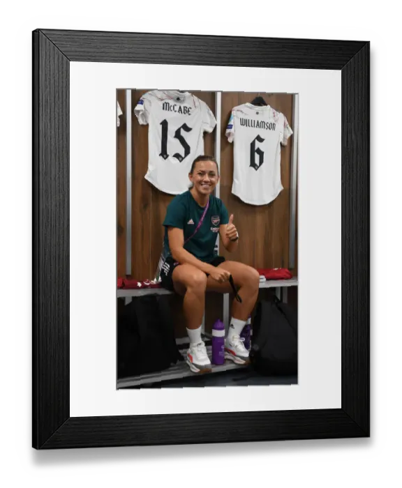 Framed Print : Arsenal Women vs Paris Saint-Germain: Showdown in the UEFA Women's Champions League Quarterfinals