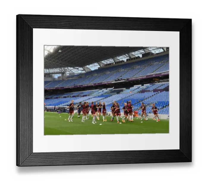 Framed Print : Arsenal Women vs Paris Saint-Germain: Battle in the UEFA Women's Champions League Quarterfinals