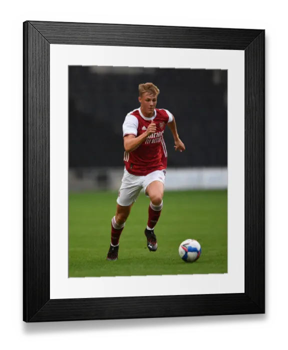 Framed Print : Arsenal's Daniel Ballard in Pre-Season Action against MK Dons Framed Print : Arsenal's Daniel Ballard in Pre-Season Action against MK Dons
