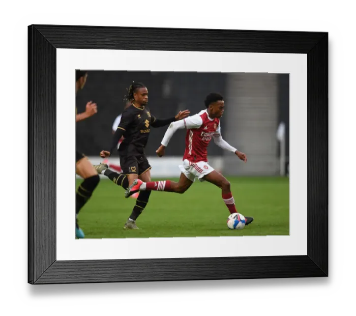 Framed Print : Arsenal's Joe Willock Faces Off Against MK Dons David Kasumu in 2020-21 Pre-Season Friendly